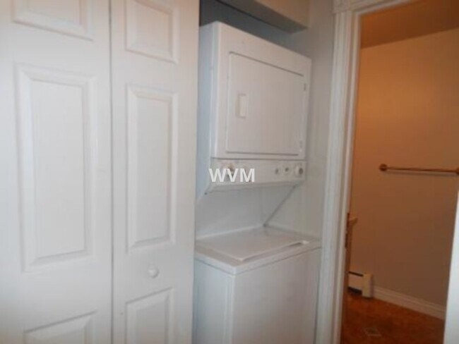 Building Photo - Oak Park Condos Havana and Alameda