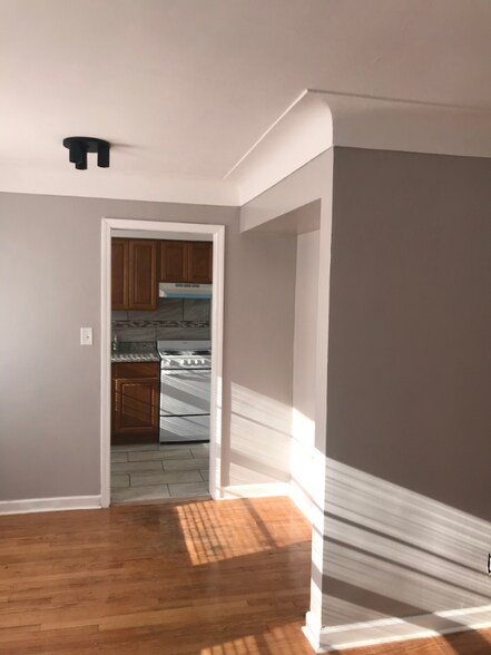 Building Photo - 4811 Cadieux Rd