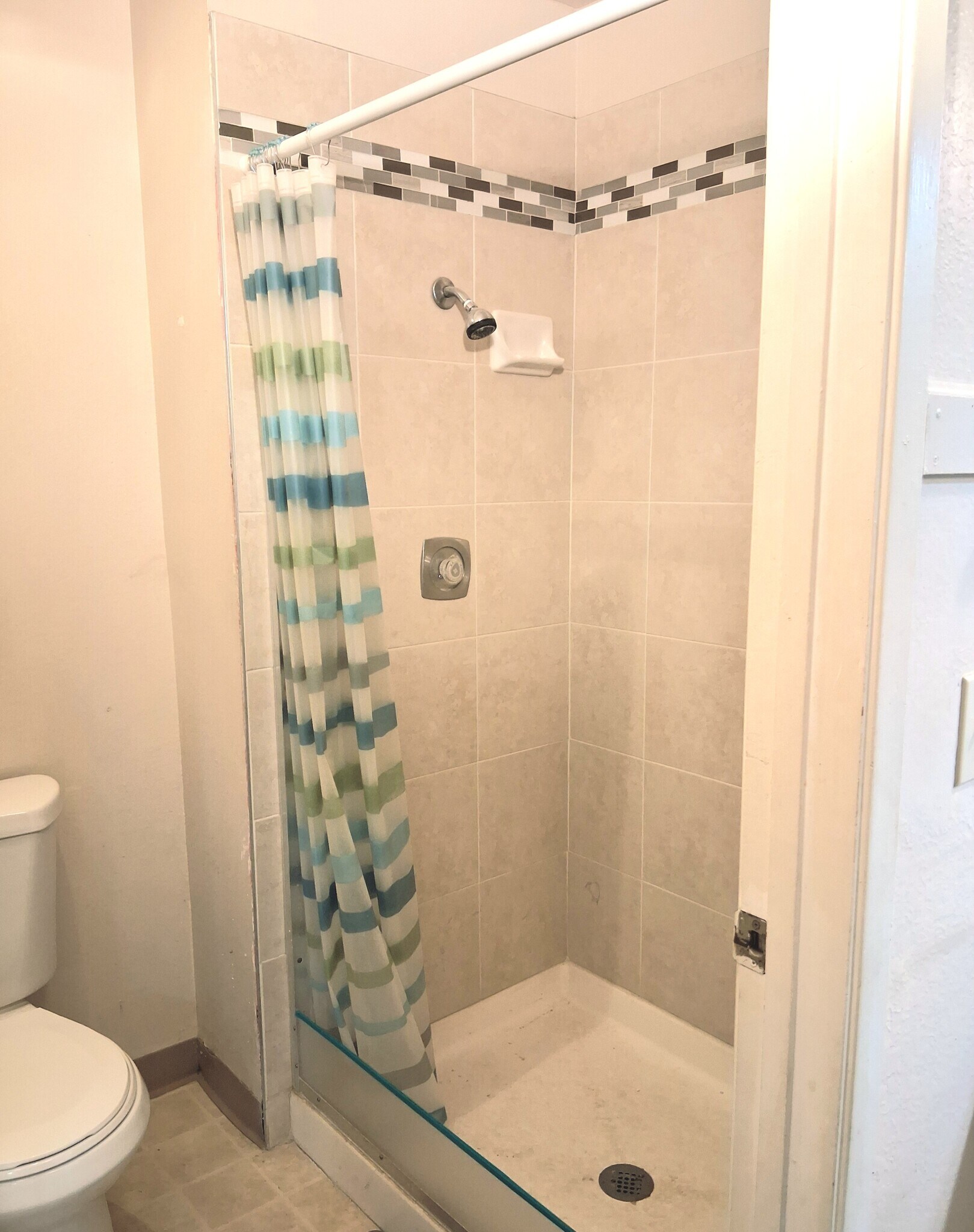 Full Bathroom 2 - 1190 S Winery Ave