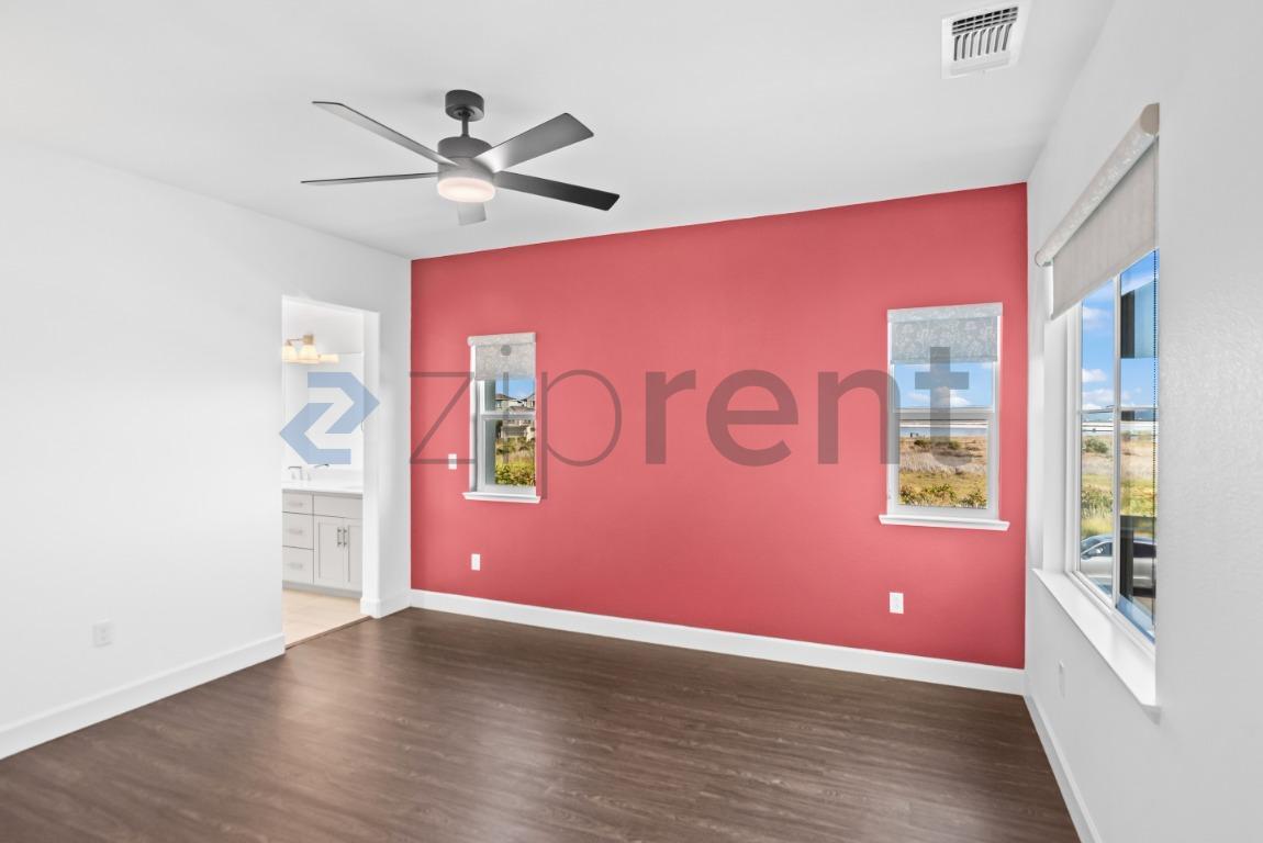 Building Photo - Unit