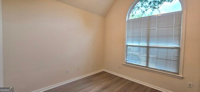 Building Photo - 2 Mill Ridge Pl