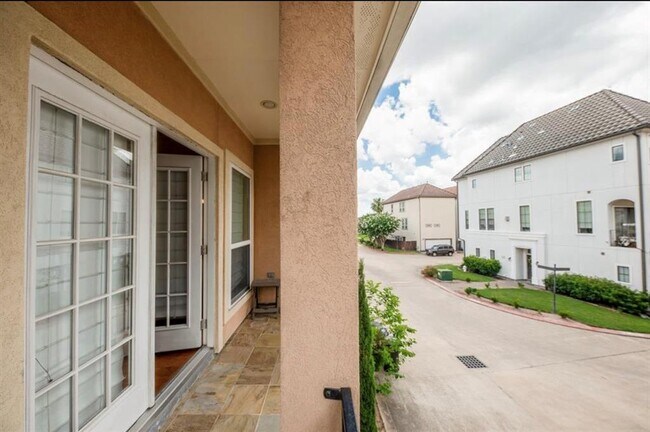 Building Photo - 7103 Windwater Lagoon Dr