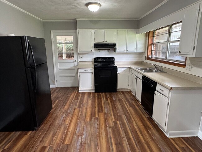 Building Photo - 3 Bedroom, 2 Bathroom Home located in Greeneville, TN