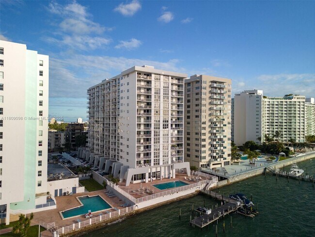 Building Photo - 1228 West Ave