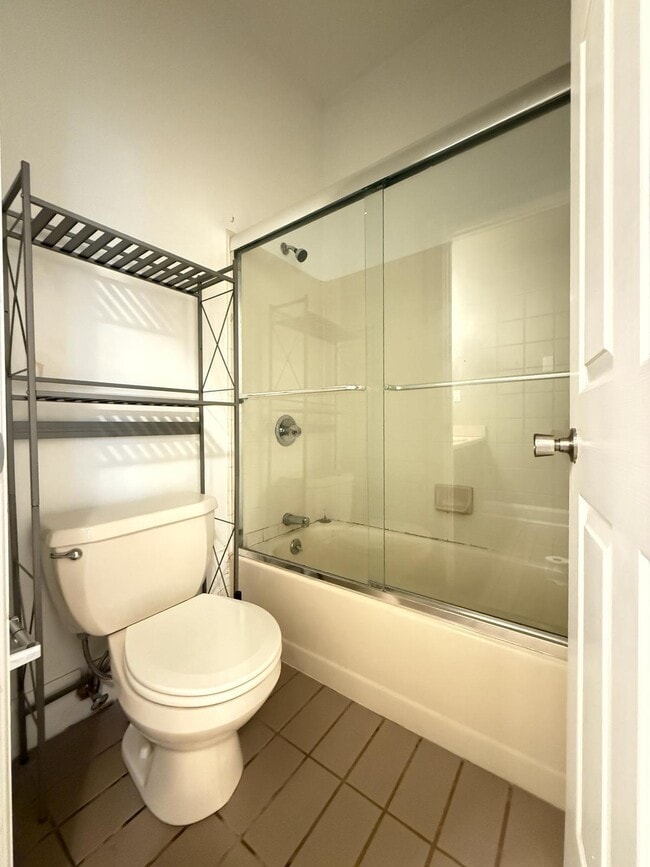 Building Photo - 822 Scott St