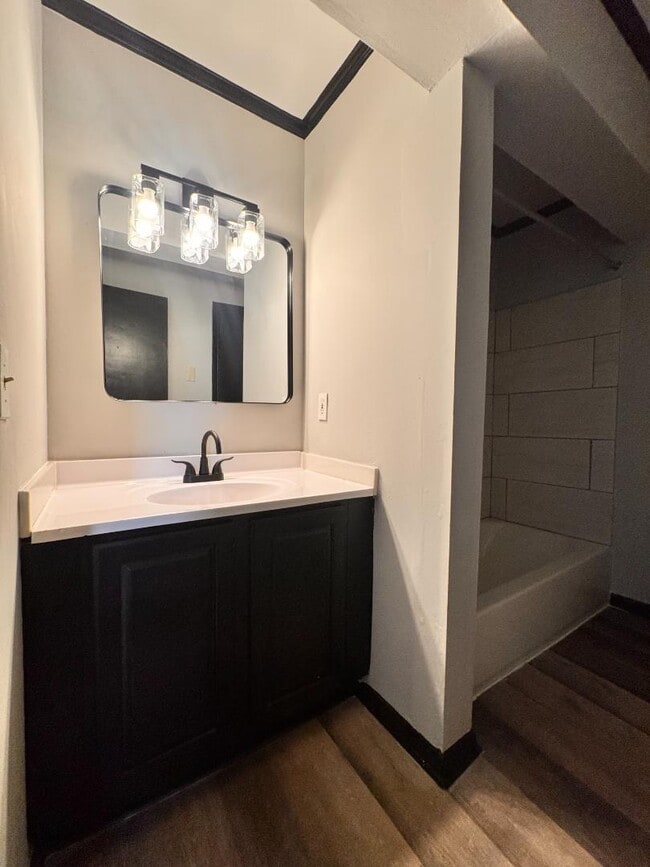 Building Photo - 2016 Brunt St