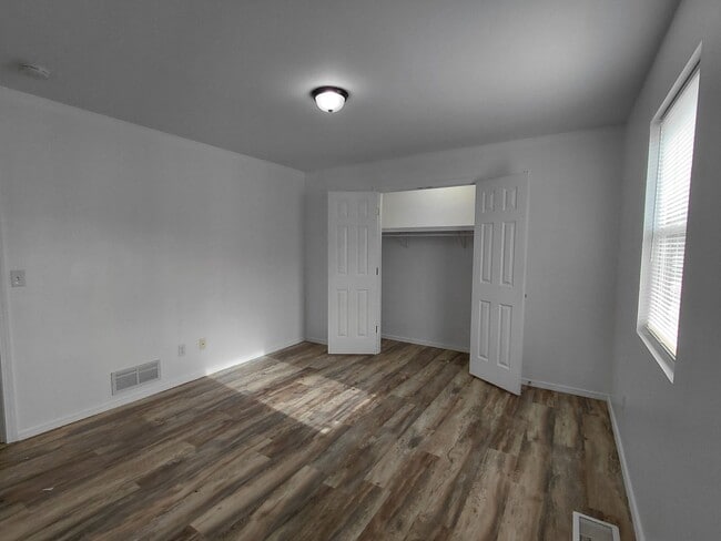 Building Photo - 24444 Sounder Ln