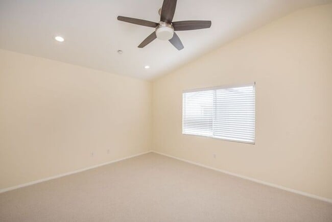 Building Photo - Make this your home