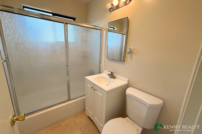 Building Photo - Bright Multi-Level 4BR Home with Two Primary Bedrooms