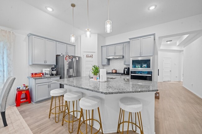 Building Photo - 12919 California Palm Ct