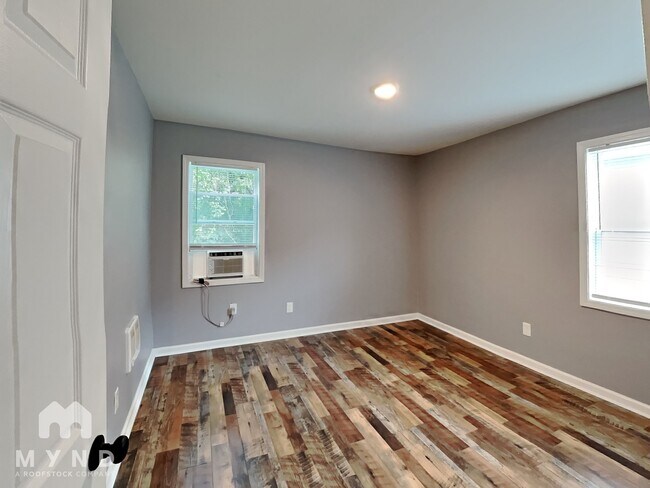 Building Photo - 736 N Montgomery St