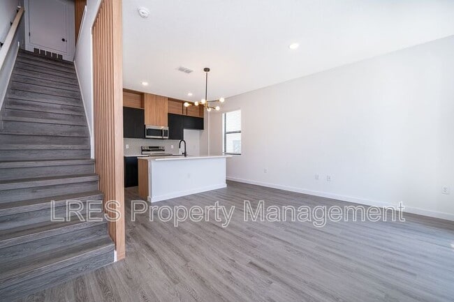 Building Photo - 8773 Zen Dr