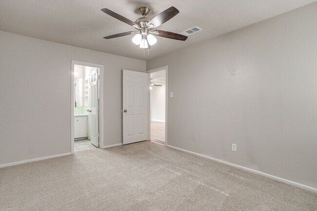 Building Photo - Move In Special - 1/2 off 1st months rent