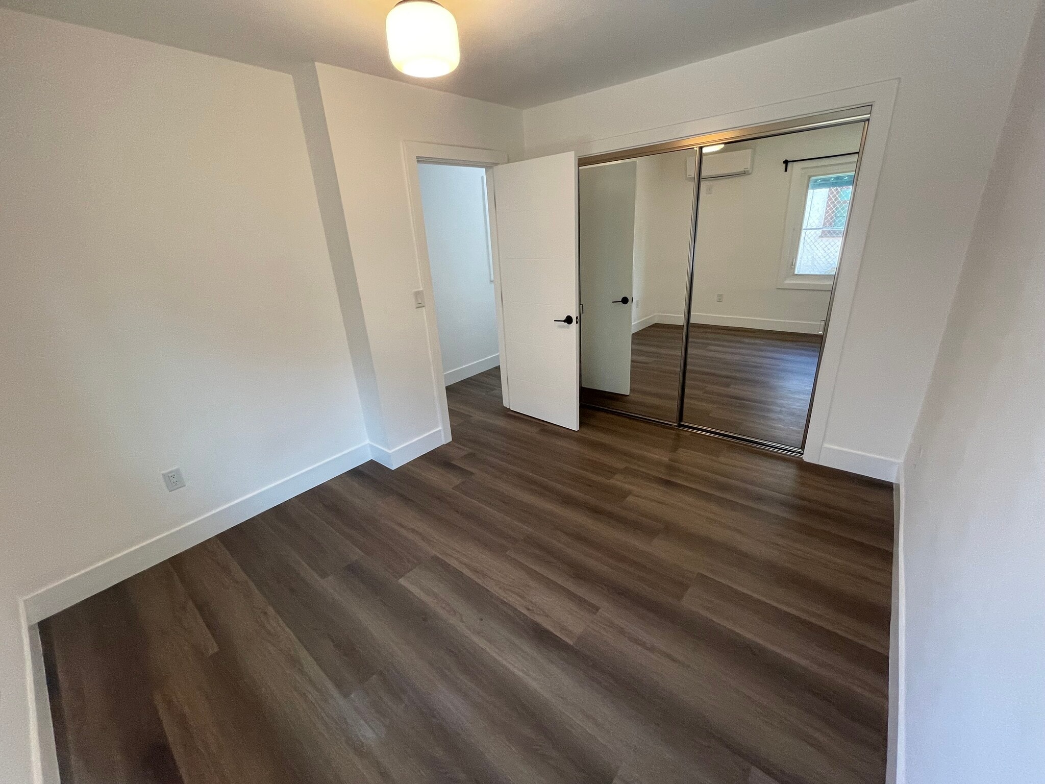 Building Photo - 1302 N Mariposa Ave