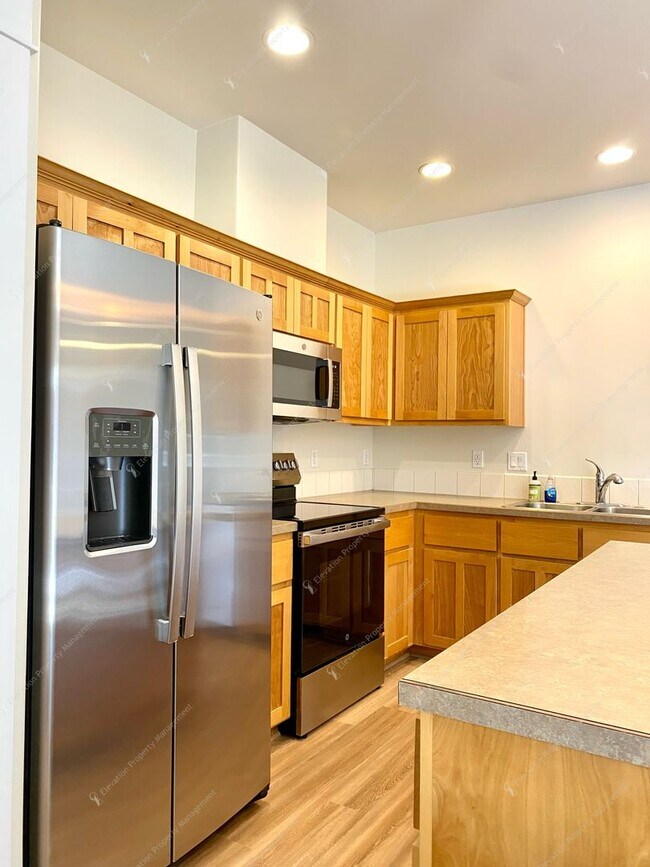 Building Photo - Charming Updated Home in Bend’s Old Farm D...