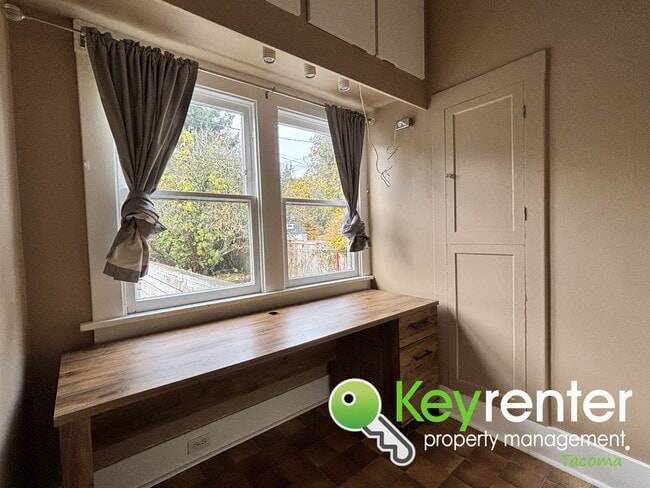 Building Photo - Charming 3-Bedroom Rental Home in Central ...