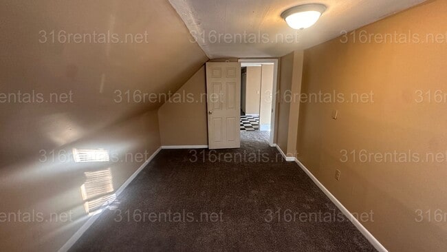 Building Photo - $695 - 2 bed 1 bath - Multi Family Home