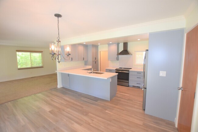 Building Photo - Beautiful 1,396 square foot home situated ...