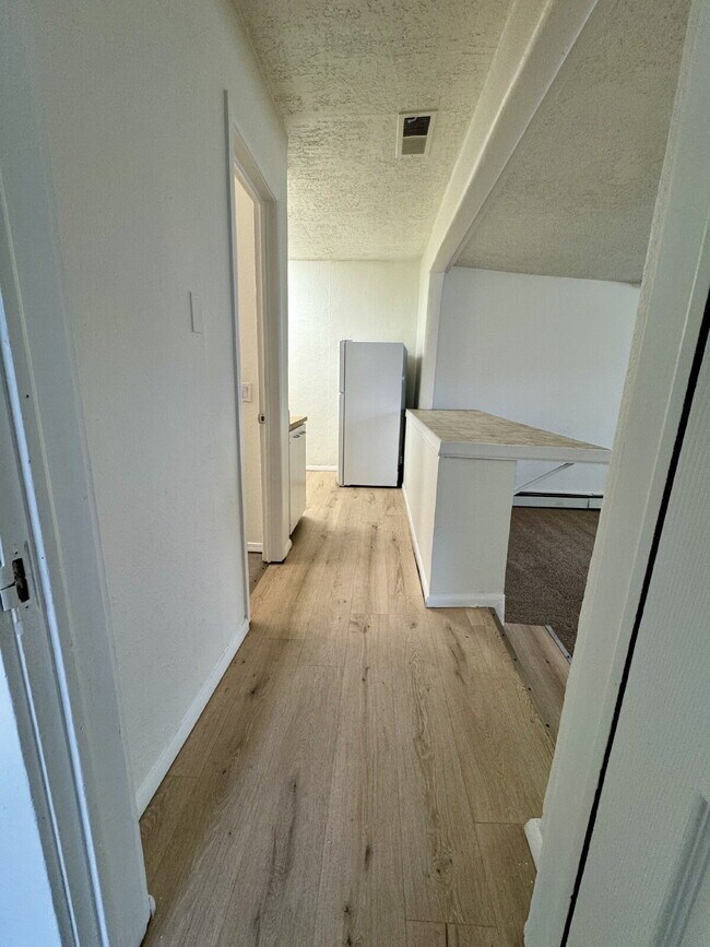Building Photo - Location, Location, Location! Convenient t...