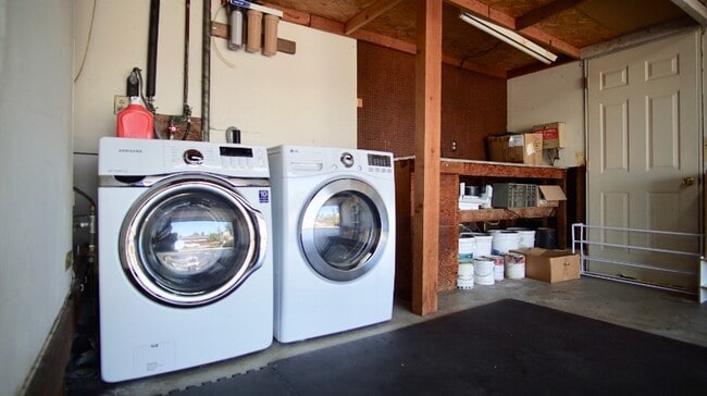 Building Photo - 4732 Manitoba Dr