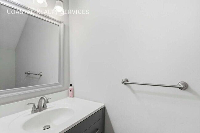 Building Photo - 1325 Greendale Ave