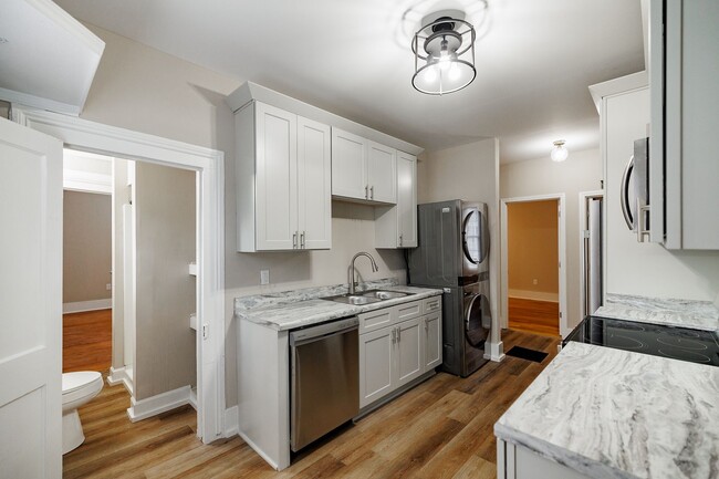 Building Photo - 185 Bloomfield St