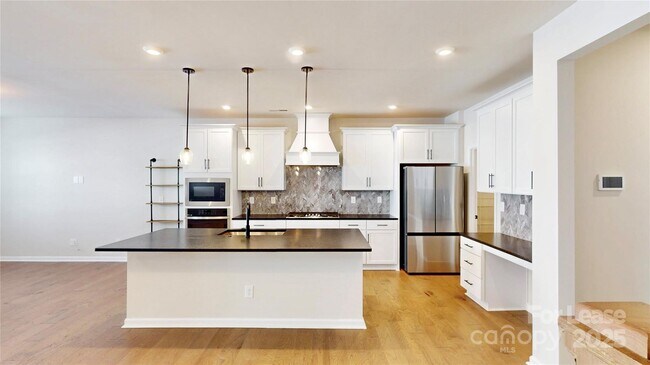 Building Photo - 509 Myrick Aly