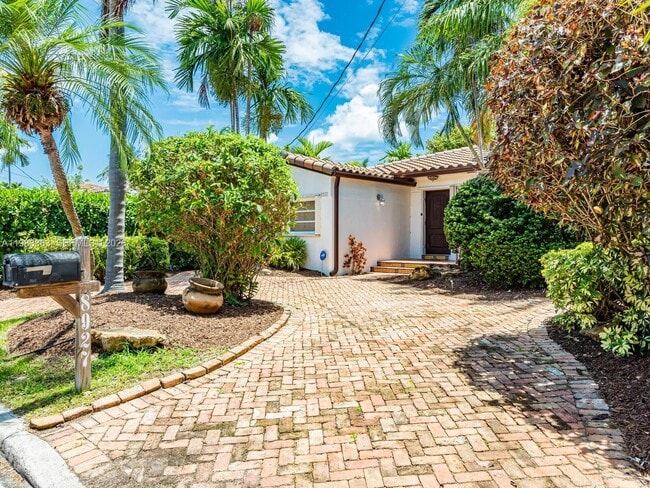 Building Photo - 8927 Hawthorne Ave