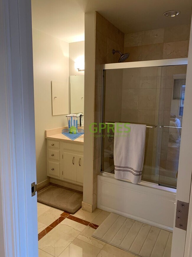 Building Photo - 5425 5th Avenue