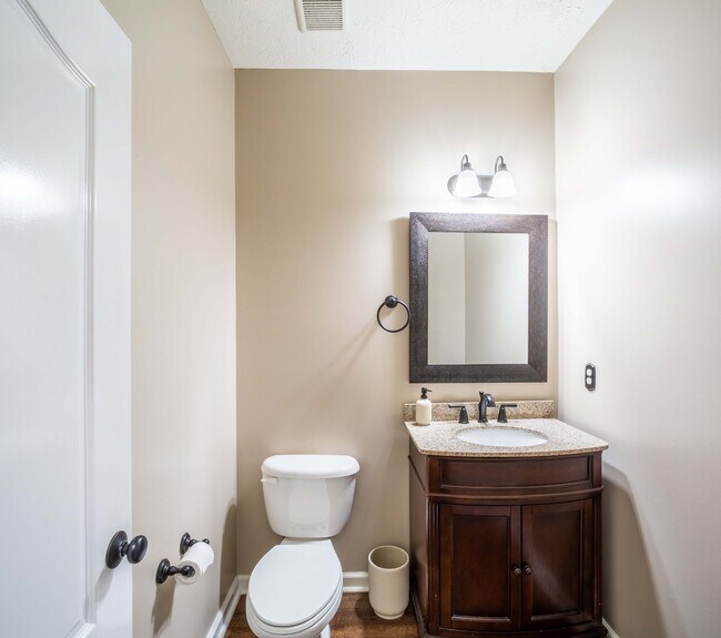 Building Photo - 2 Brentview Dr