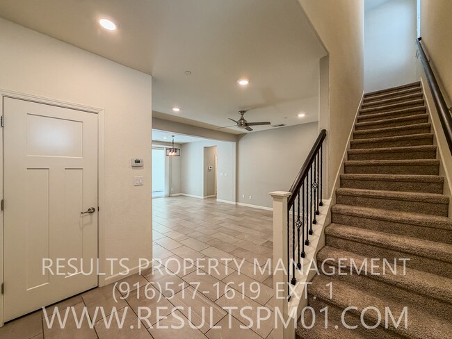 Building Photo - Beautiful Roseville 4 Bedroom Home