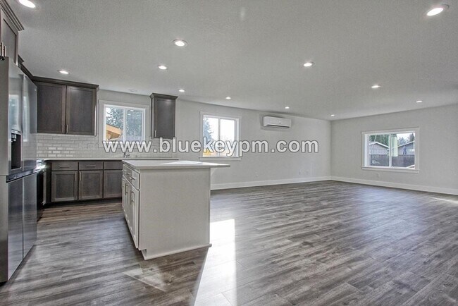 Building Photo - 3 Bed, 2 Bath Home in Image Neighborhood