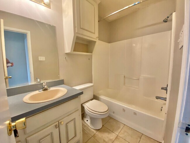 Building Photo - Move in special - $250 off second month’s rent