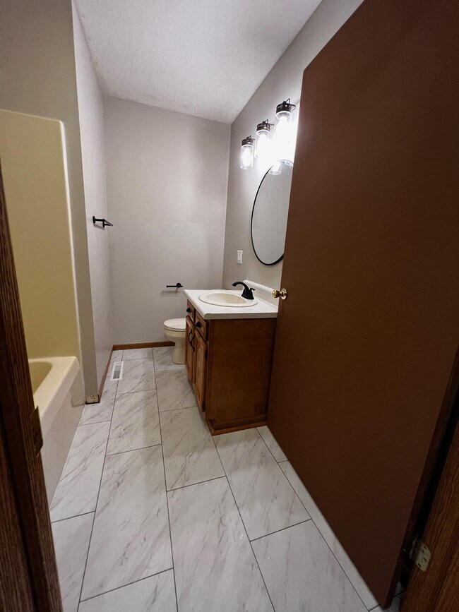 Building Photo - 731 S Sandusky St