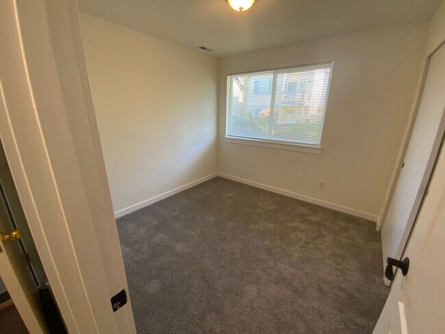 Building Photo - * Gated Community * Newly Remodel 3 bed- 2...