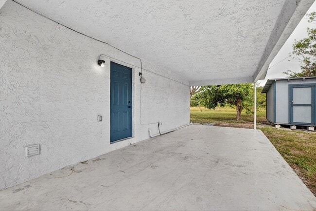 Building Photo - 291 NW 7th Ct