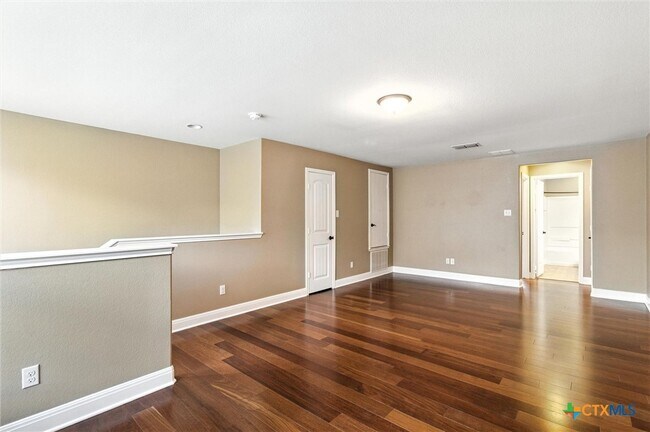 Building Photo - 319 Hunters Hill Dr