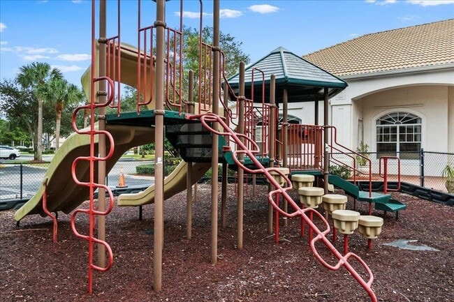Building Photo - 5203 Myrtlewood Cir E