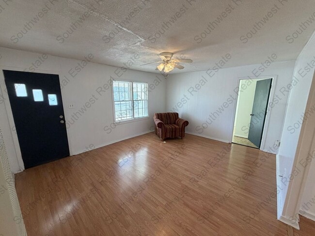 Building Photo - Spacious 3-bedroom 1 bath home