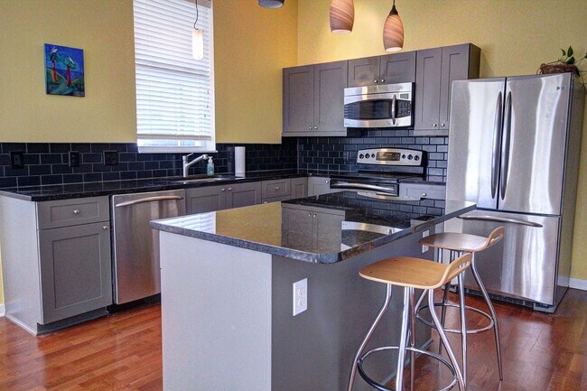 Building Photo - Downtown Durham 1bd/1ba Corner-Unit Condo with On-Site Personal 1-Car Garage!