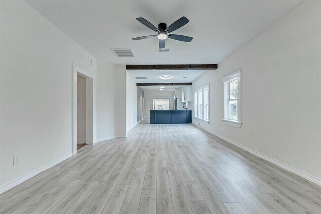 Building Photo - 10910 Maple Leaf St