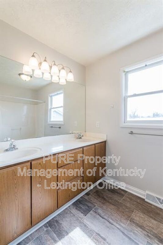 Building Photo - 310 Pigeon Ct