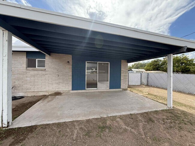 Building Photo - 8133 E 6th St