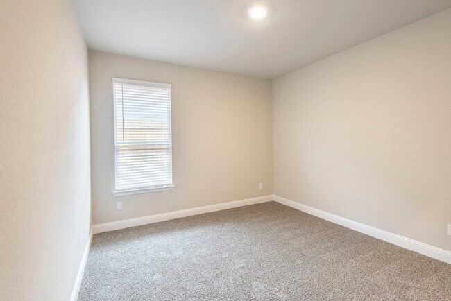 Building Photo - 2301 Ruff Rd