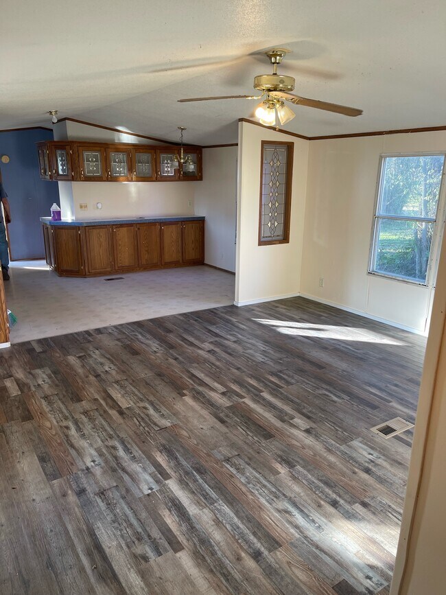 Building Photo - 204 E Browning St