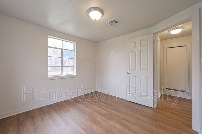 Building Photo - 3932 SE 22nd St