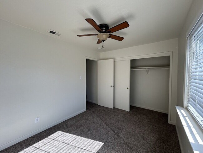 Building Photo - 2213 N Cirby Way