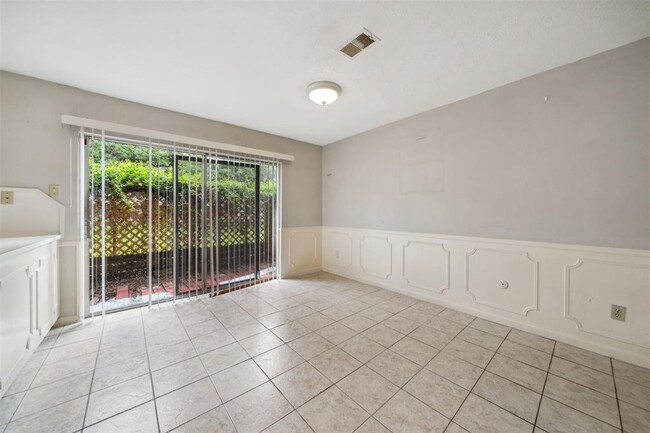 Building Photo - 1841 Sherwood Forest St