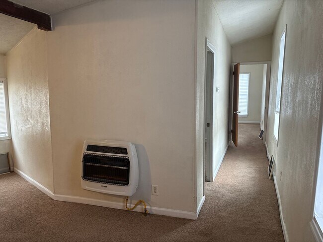 Building Photo - Spacious 2+ Bedroom Apartment-York City SD