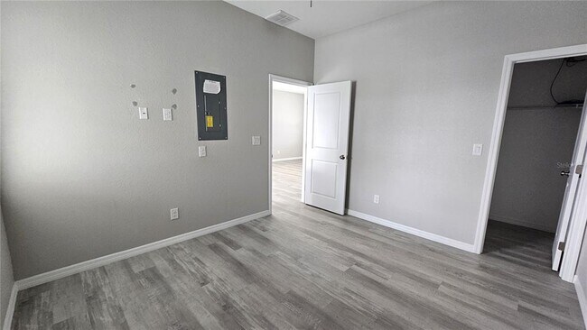 Building Photo - 10446 Kidron Ave